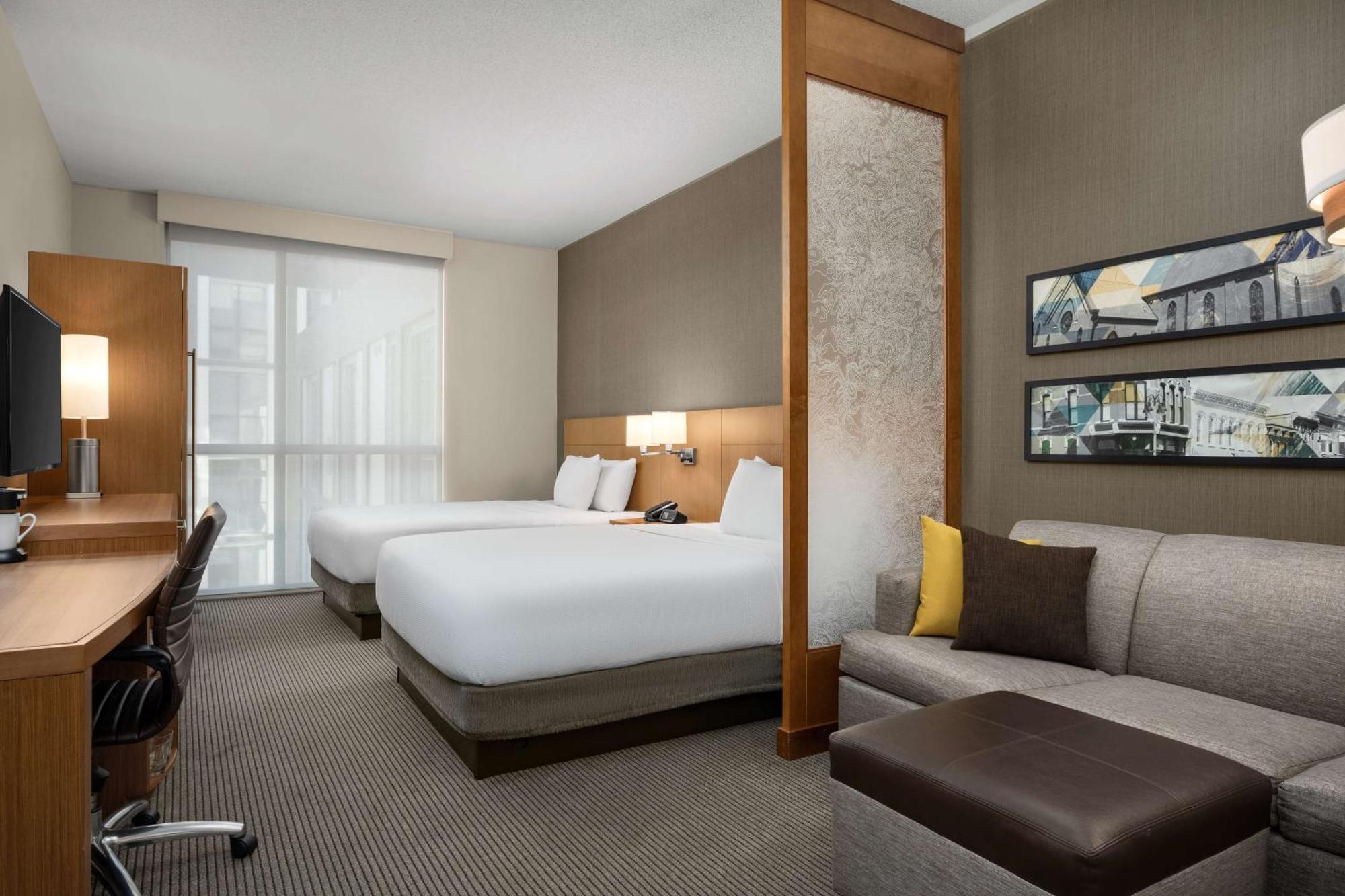 Hyatt Place Iowa City Downtown Exterior foto